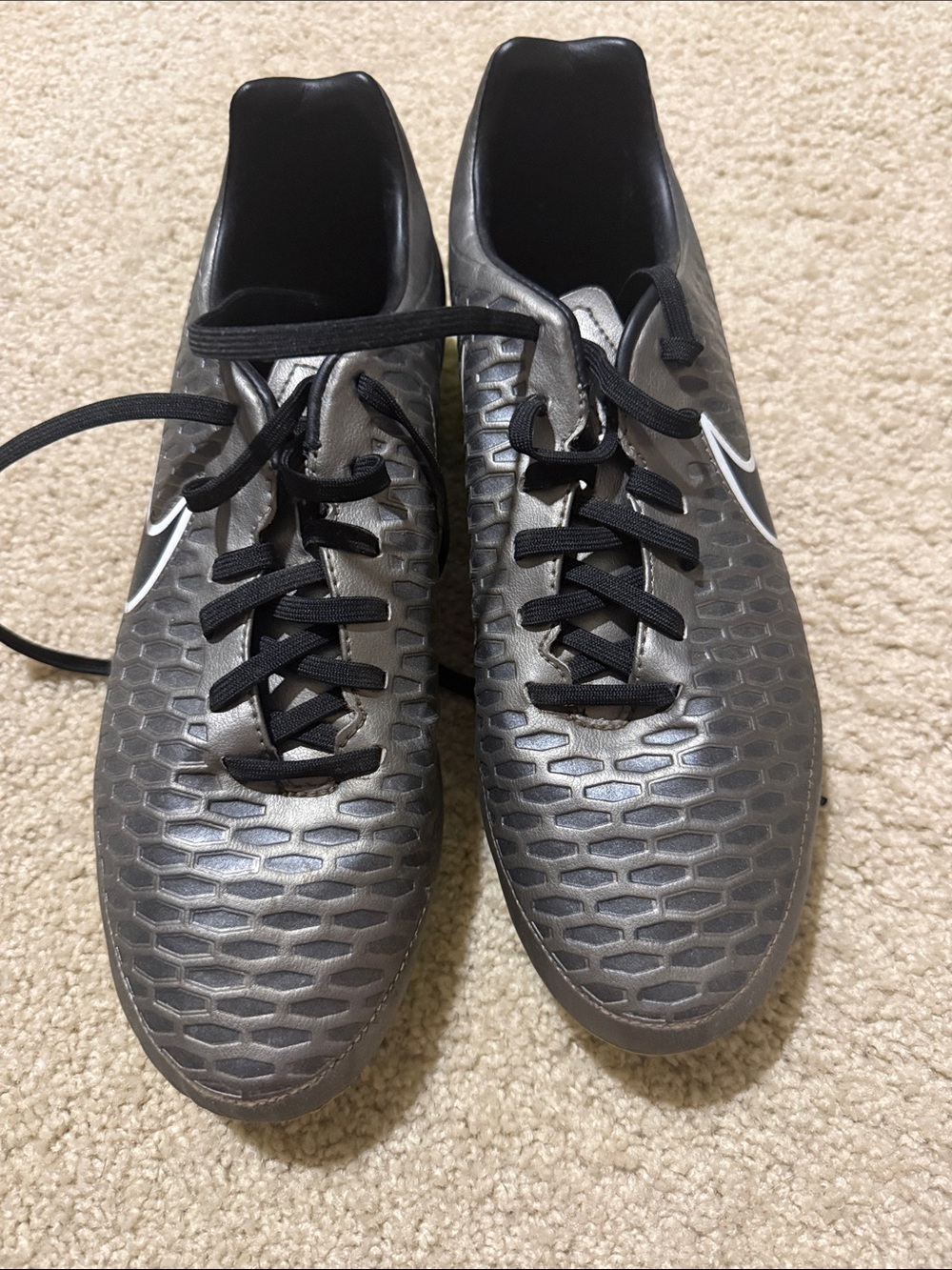 Nike Men’s Metallic Gray Soccer Shoes with Black Laces